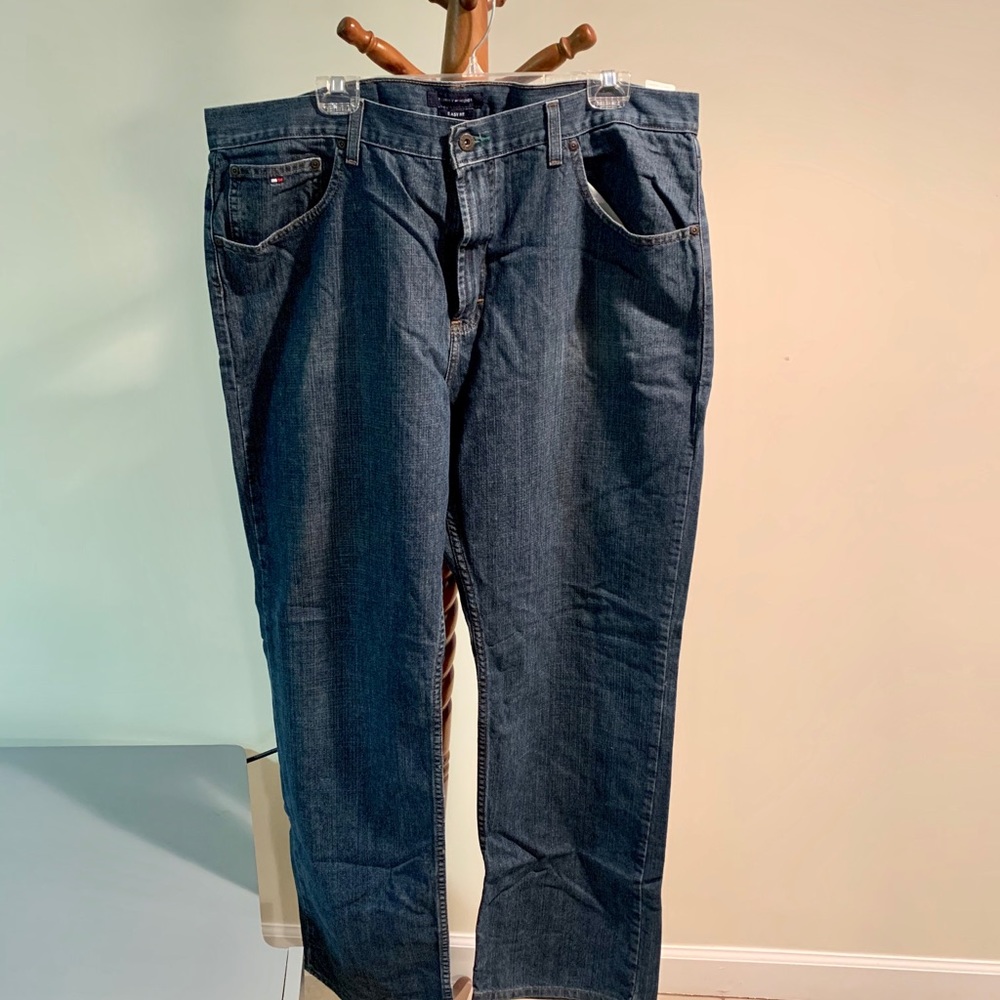 Tommy Hilfiger Easy Fit Burron Jeans.